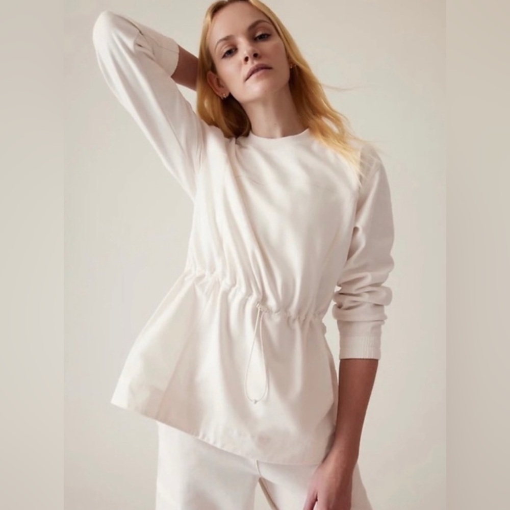 Athleta Ivory Triumph Hybrid Top